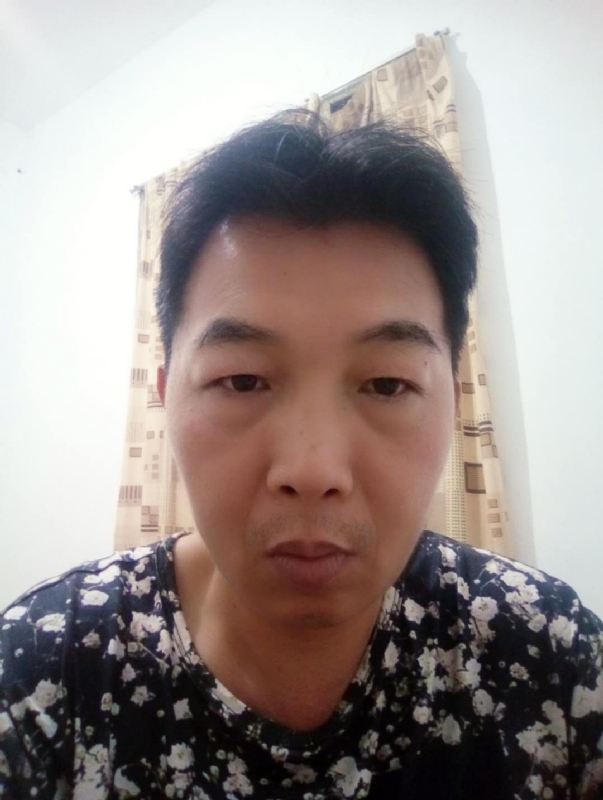 繁华哀伤的第一张照片--龙岩婚介网