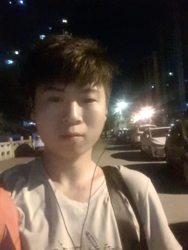 流星的瞬间的第一张照片--龙岩婚介网