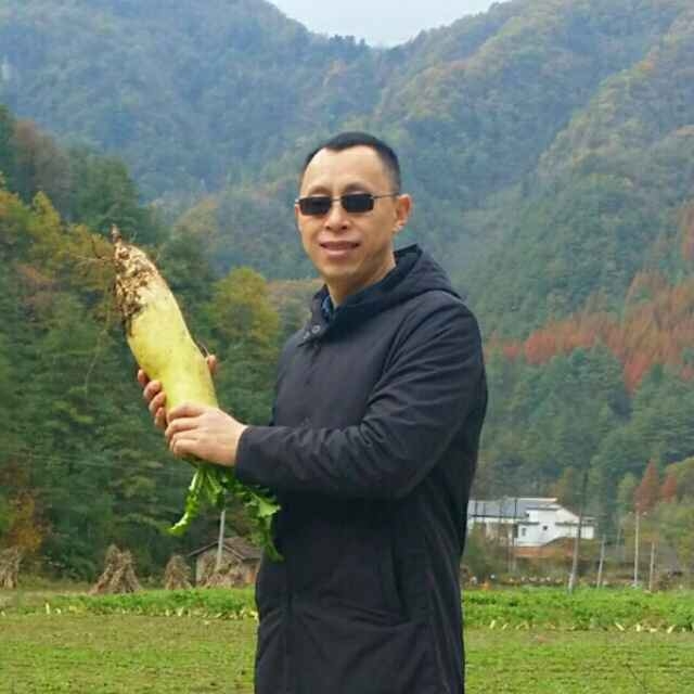 墨迹男的第一张照片--龙岩婚介网