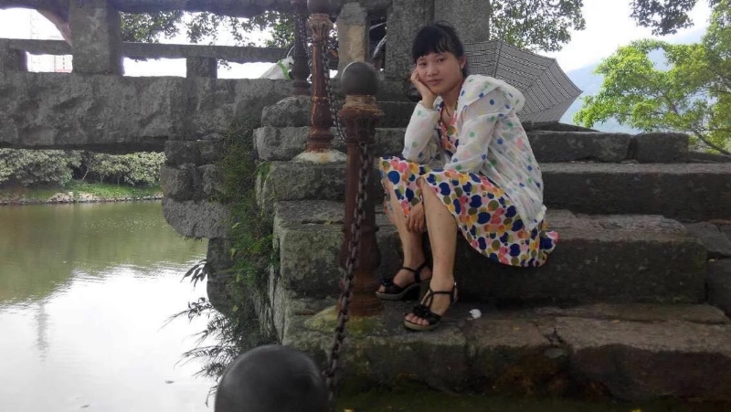 女子悠然的第一张照片--龙岩婚介网