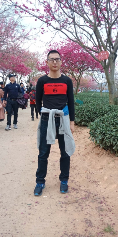小梁的第二张照片--龙岩婚介网