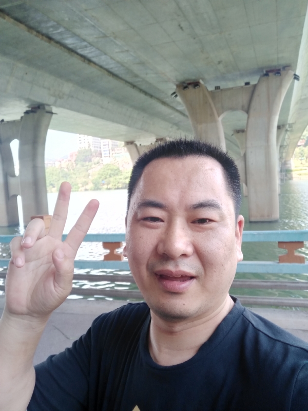 上人的第一张照片--龙岩婚介网