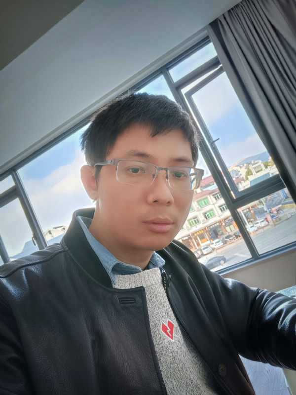 也许只是缺少一个拥抱的第二张照片--龙岩婚介网