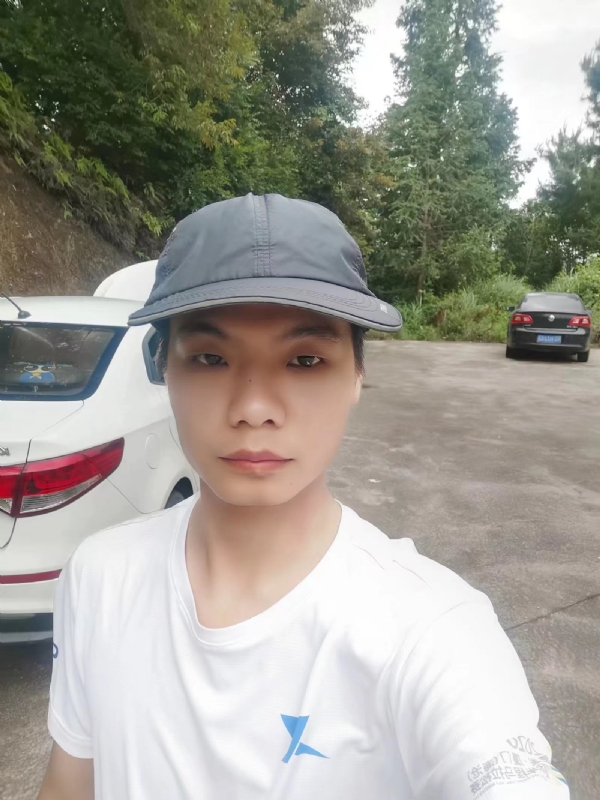 携手相伴的第一张照片--龙岩婚介网