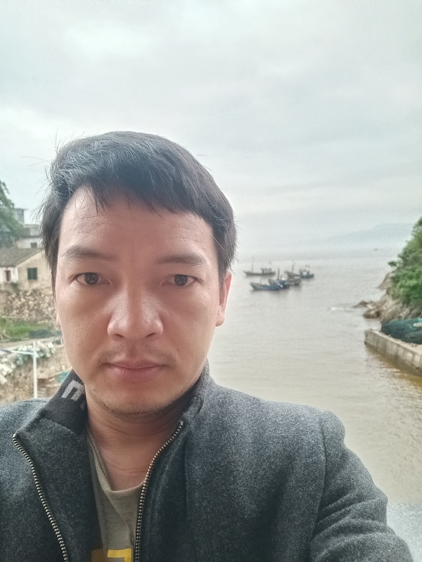 啊亮的第一张照片--龙岩婚介网