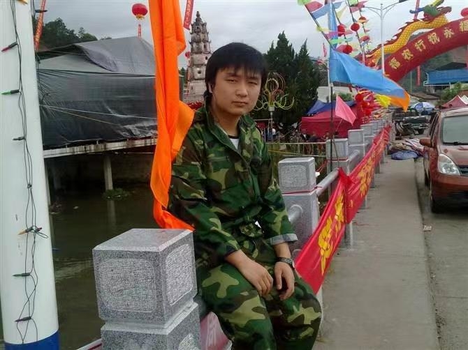 如影随形的第二张照片--龙岩婚介网